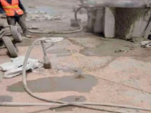 綦江水泥混凝土路面板底注浆技术 路面脱空注浆整治方案